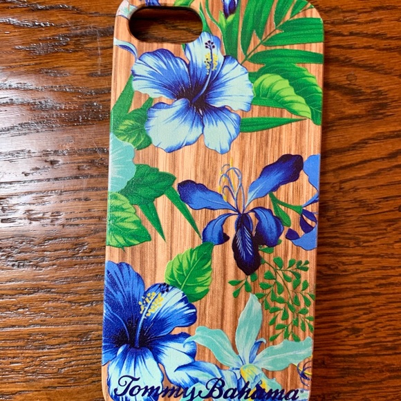 Tommy Bahama Accessories - Tommy Bahama hibiscus wooden iPhone 6/6s7 case Tommy Bahama Accessories - Tommy Bahama hibiscus wooden iPhone 6/6s7 case